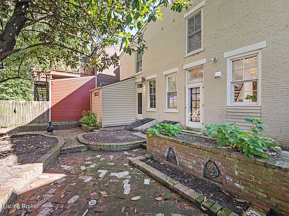 23rd image of 1409 E Washington St