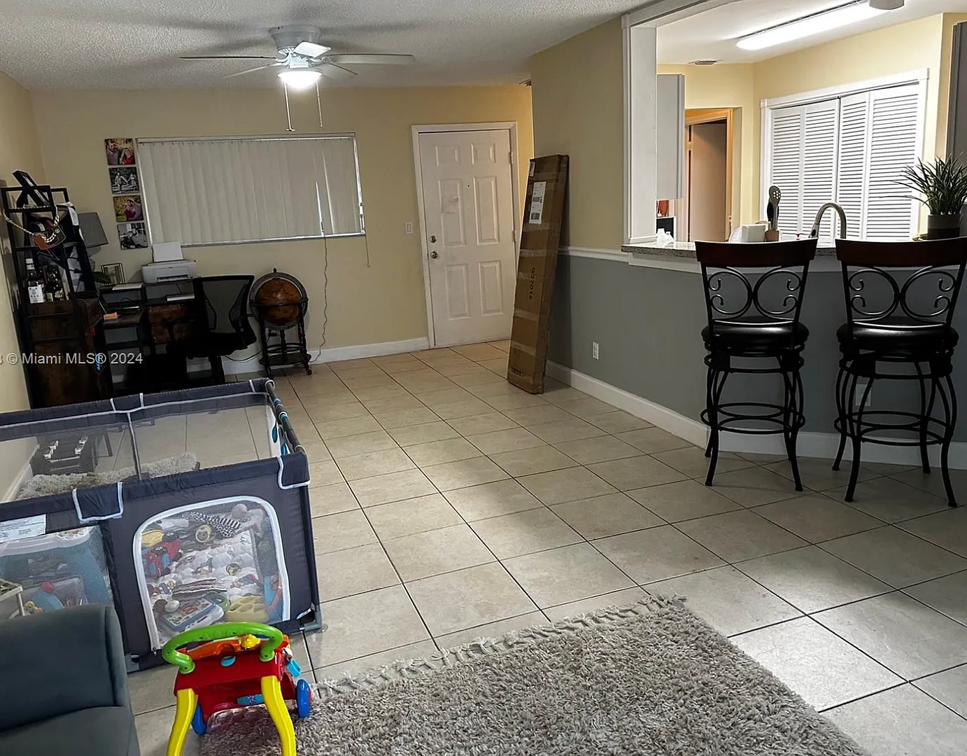 2-bedroom, 2-bathroom condo in a well-maintained gated community, featuring a spectacular direct ... — Photo 3