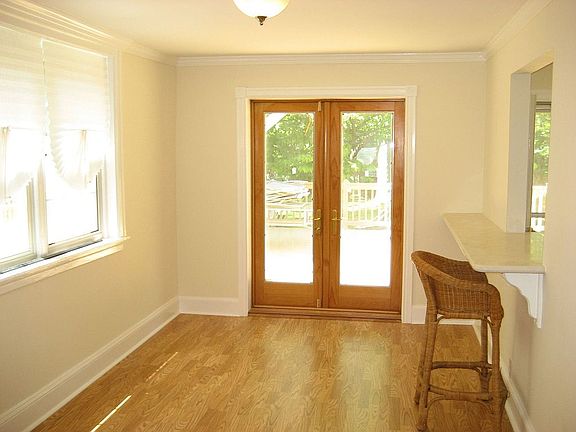3rd image of 254 White Ave