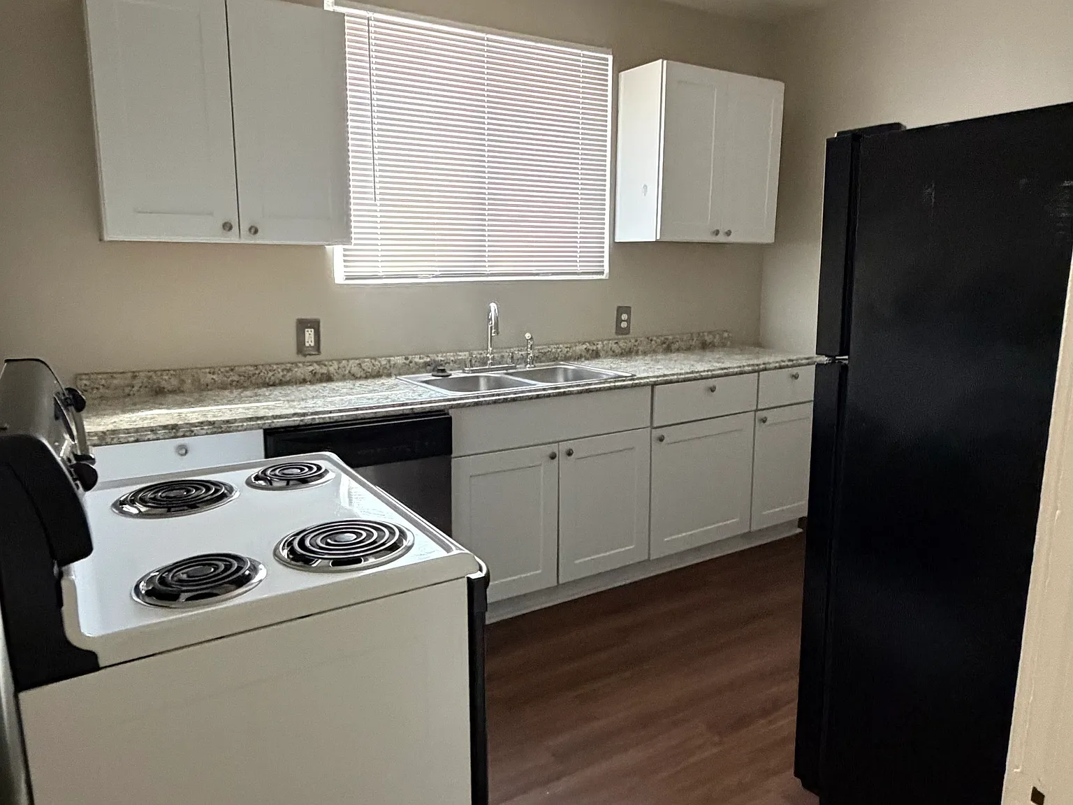 2 bed, 900 sqft, $1,000 — Photo 3