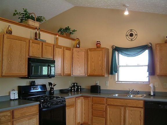 Oversized kitchen with plenty of cabinets!