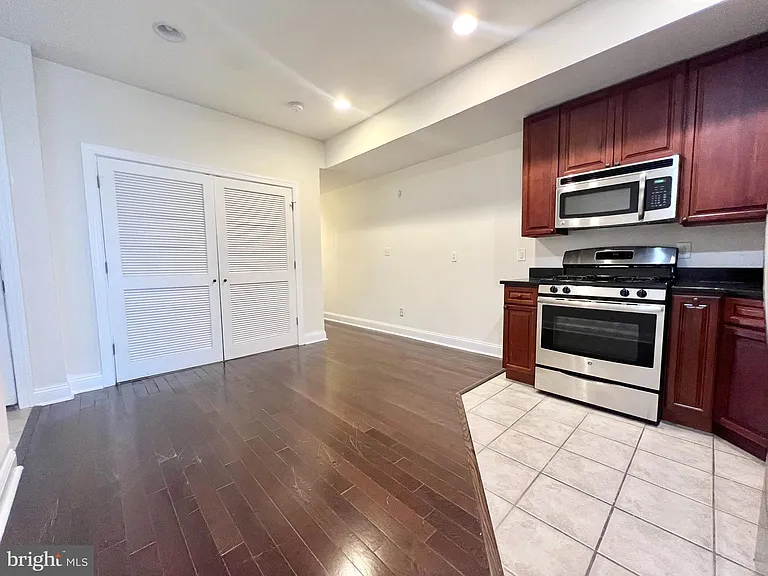 1814 N 16th St #4B — Photo 4
