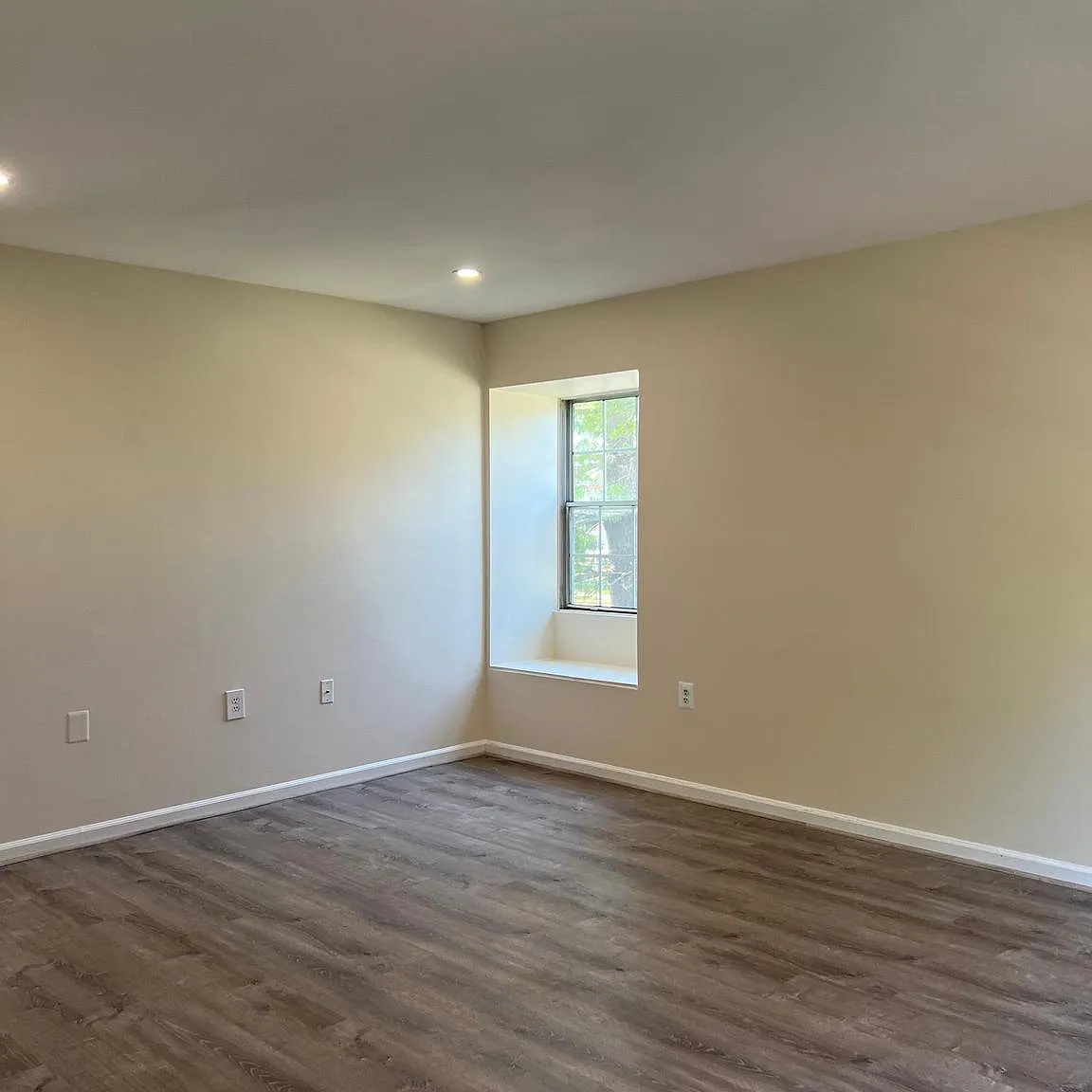 3 bed, 1.5 bath, $2,350 — Photo 2