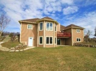 547 Pheasant Ridge Ln, Fontana, WI 53125