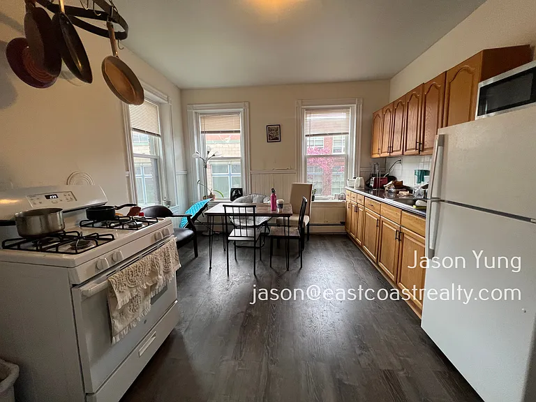 105 Windsor St #4 — Photo 9