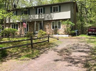 23 Mountain Dr, Mount Pocono, PA 18344