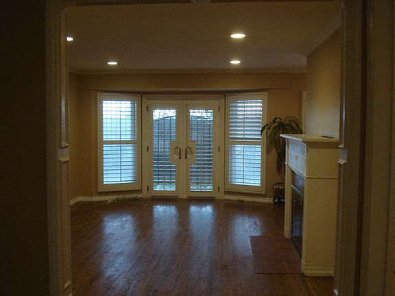 3rd image of 2421 W 102nd St