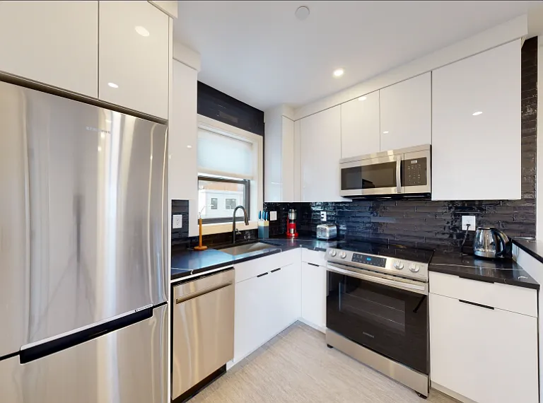 353 E 8th St #3 — Photo 17