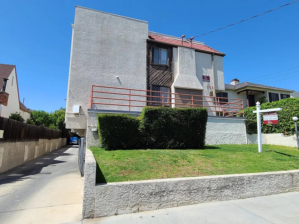 209 W Grand Ave #4