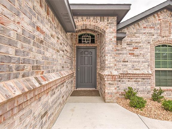 3rd image of 654 Meadow Park Dr