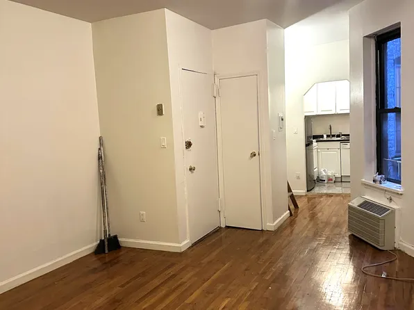 520 East 88th Street image 2 of 7