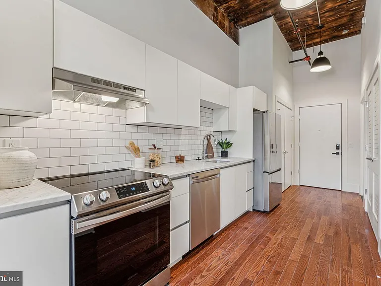 1801 N Howard St #302 — Photo 6