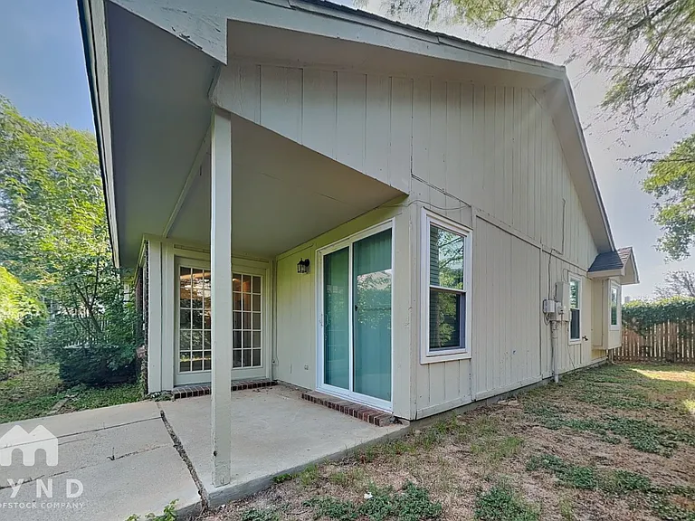 8704 Tigris Trl — Photo 20