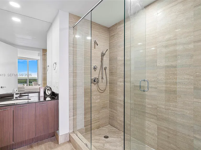15811 Collins Ave #1205-fl 331 — Photo 27