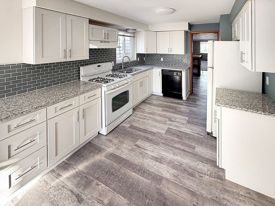 1st image of 15513 Norway Ave APT 1