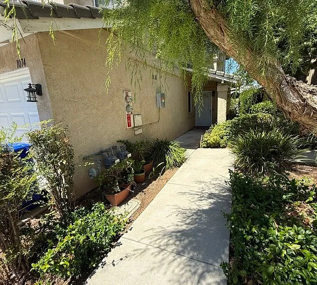 1074 Sumner Pl — Photo 4