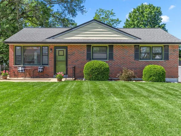 10752 Faraday Dr, Saint Louis, MO 63123