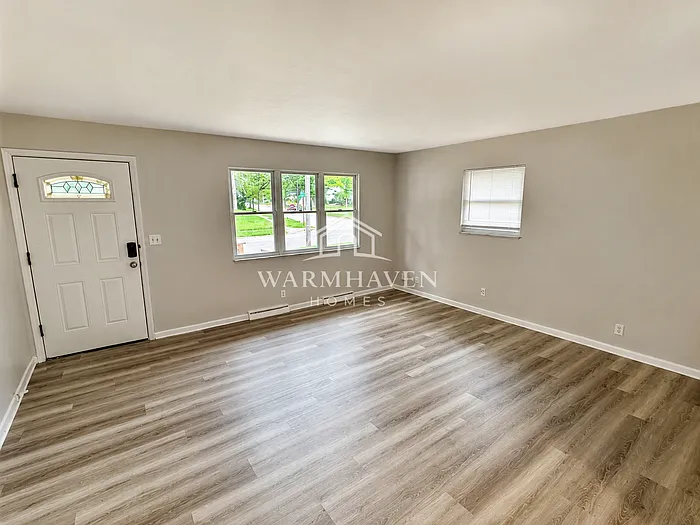 3 bed, 1.5 bath, 988 sqft, $1,745 — Photo 2