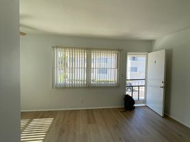 3900 E 1st St, Long Beach, CA