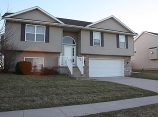 1635 Deerfield Dr W, North Liberty, IA 52317