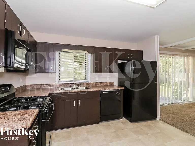 2932 Tiffany Dr SW — Photo 7