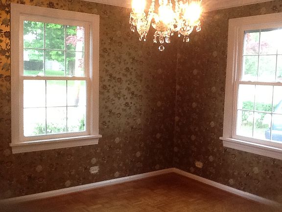 DR-Crown Molding, wood floor