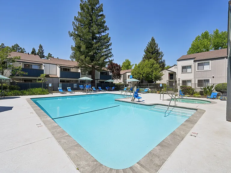 Kentwood Apartments — Photo 51