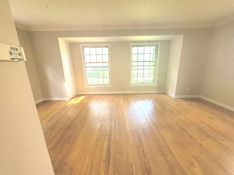 2523 Lake Dr — Photo 4