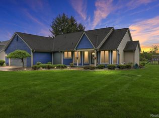 2355 Lost Creek Dr, Flushing, MI 48433