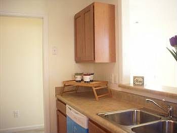 2nd image of 913 Bellevue St