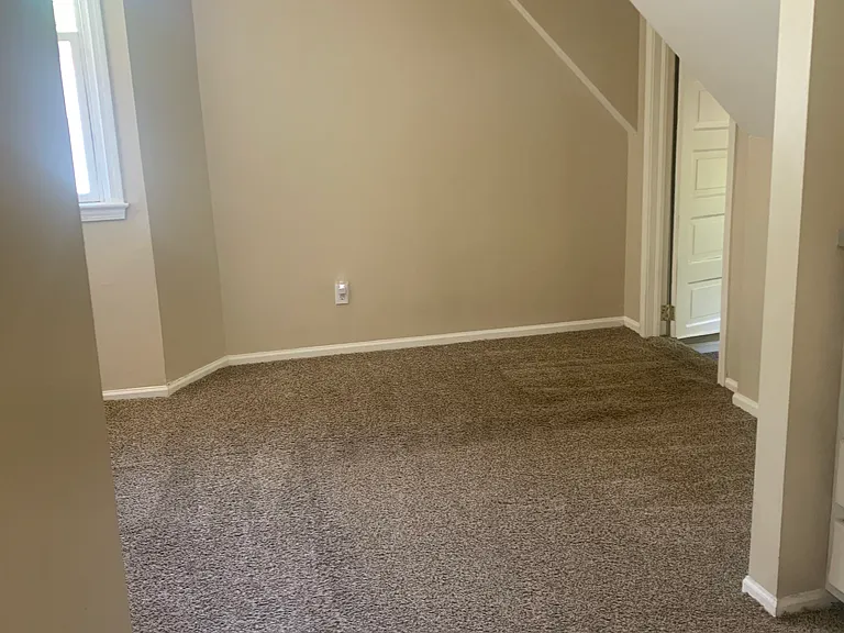 208 N Linn St — Photo 11