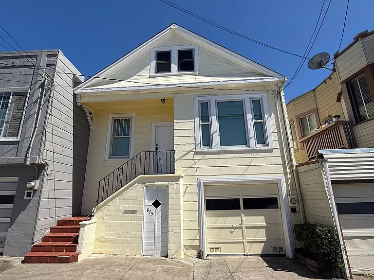 875 Huron Ave — Photo 2