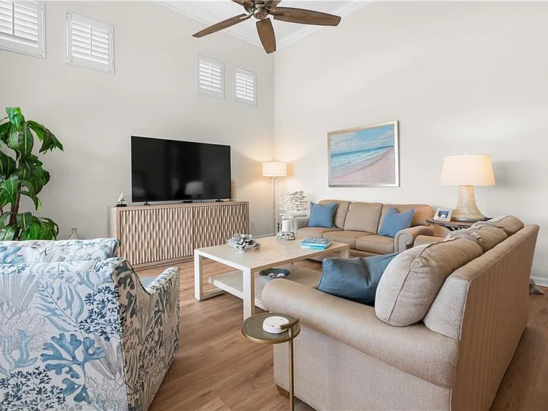 1540 Clermont Dr #F-403 — Photo 4