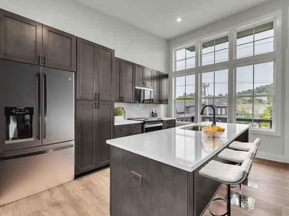 566 Pacesetter Pl, Chattanooga, TN 37405