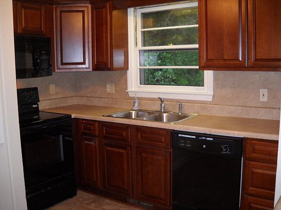 5th image of 253 Kenmore Dr
