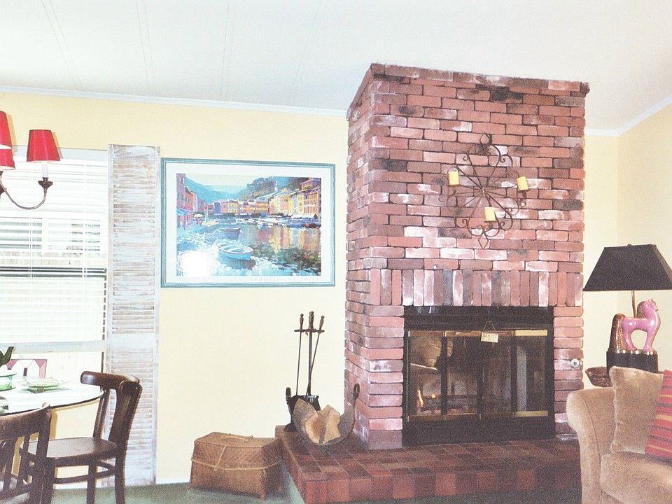 Gas/Wood burning Fireplace-cozy this time of year