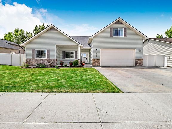 2nd image of 420 Camas Meadows Way