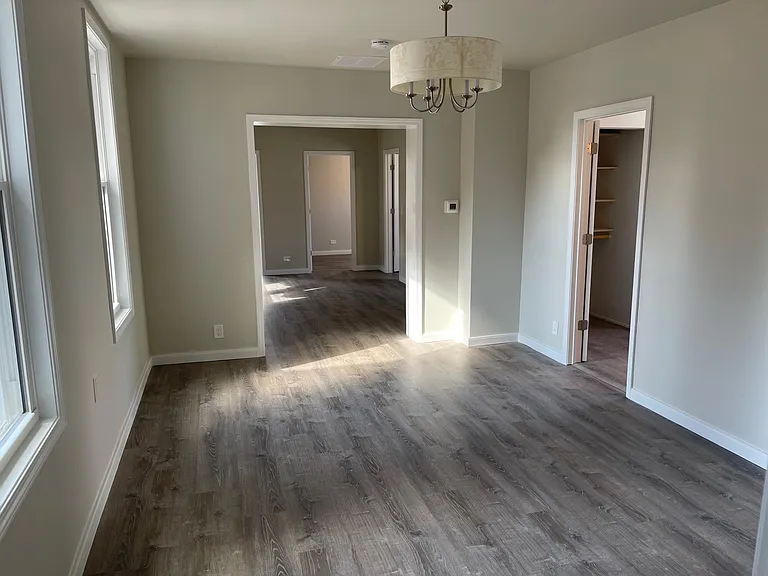 313 N Wolf Rd — Photo 31