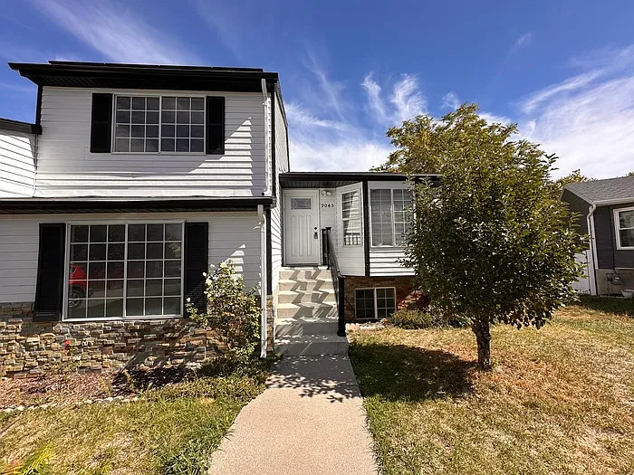 4 bed, 2.0 bath, 2443 sqft, $2,300 — Photo 1