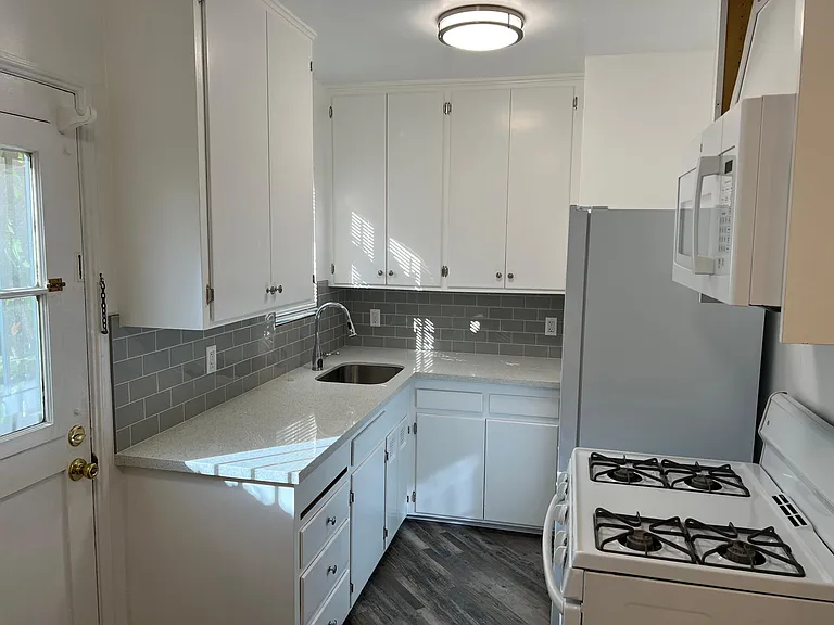 4018 Tilden Ave #A — Photo 14