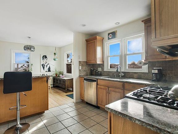 Upgraded Kitchen w/Stainless Steel Appliances