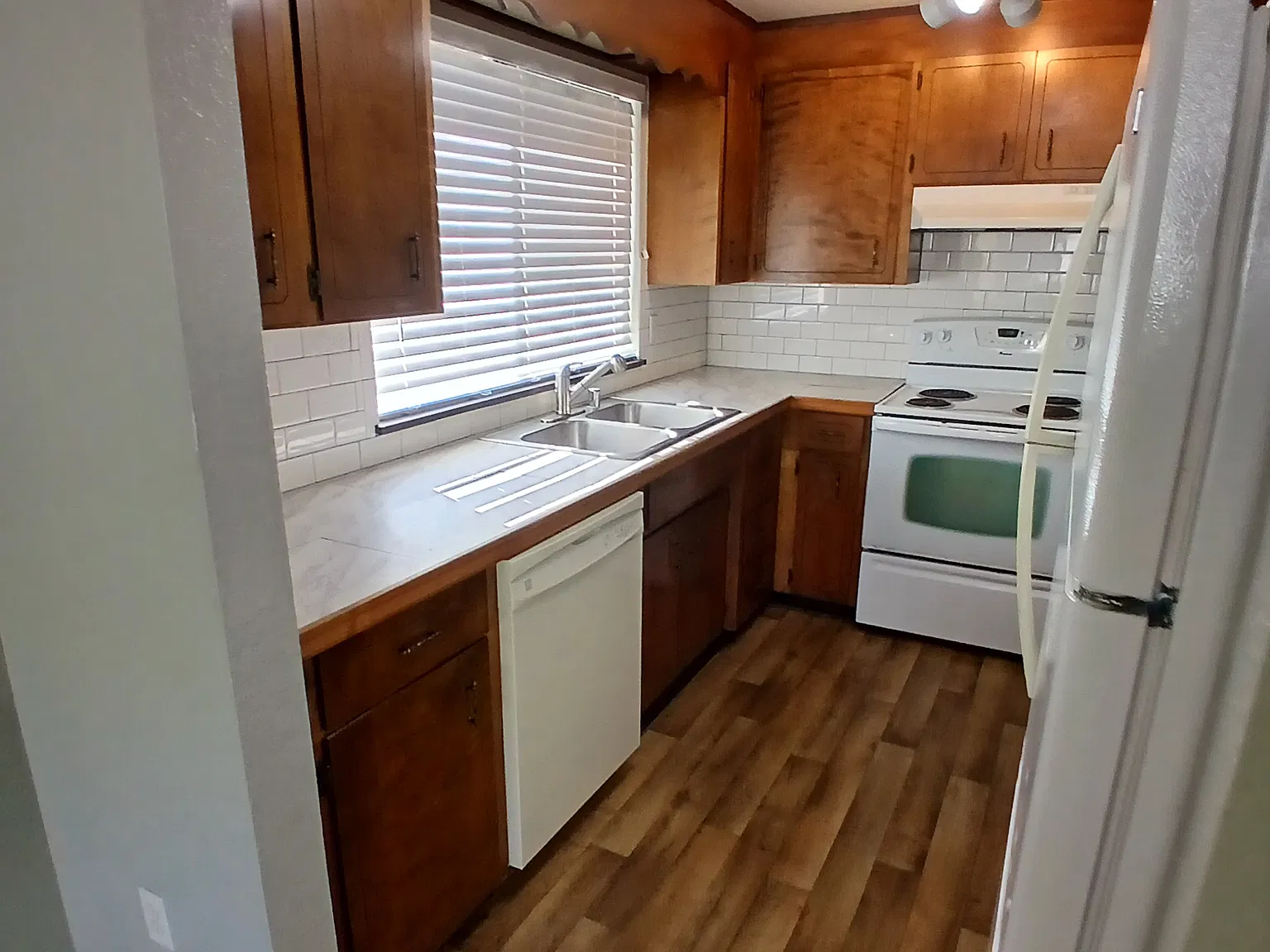 2 bed, 800 sqft, $1,700 — Photo 2
