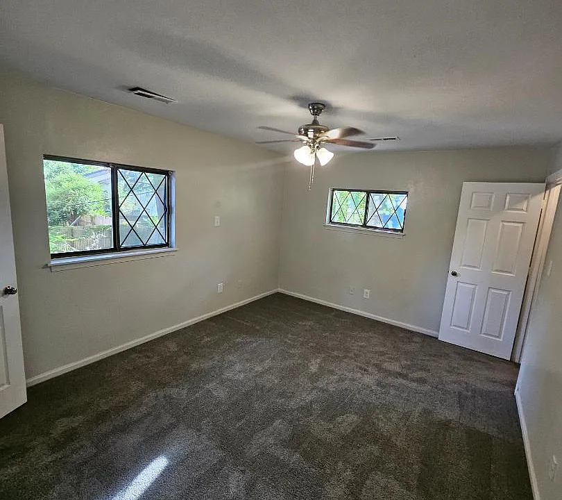 713 S Rosemont Rd