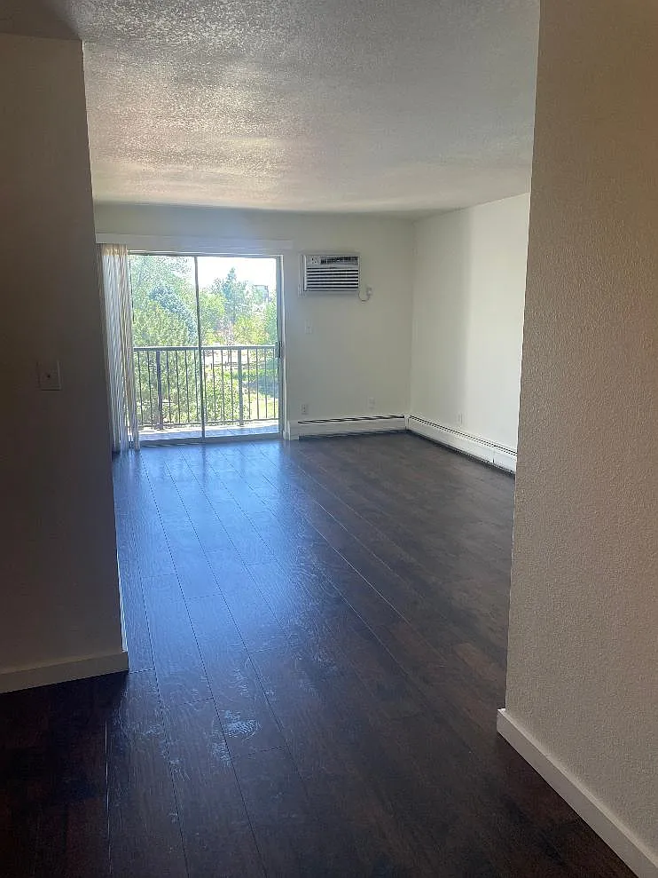 1250 Golden Cir — Photo 1