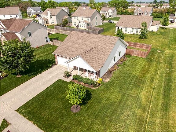 2nd image of 1819 Cumbria Dr