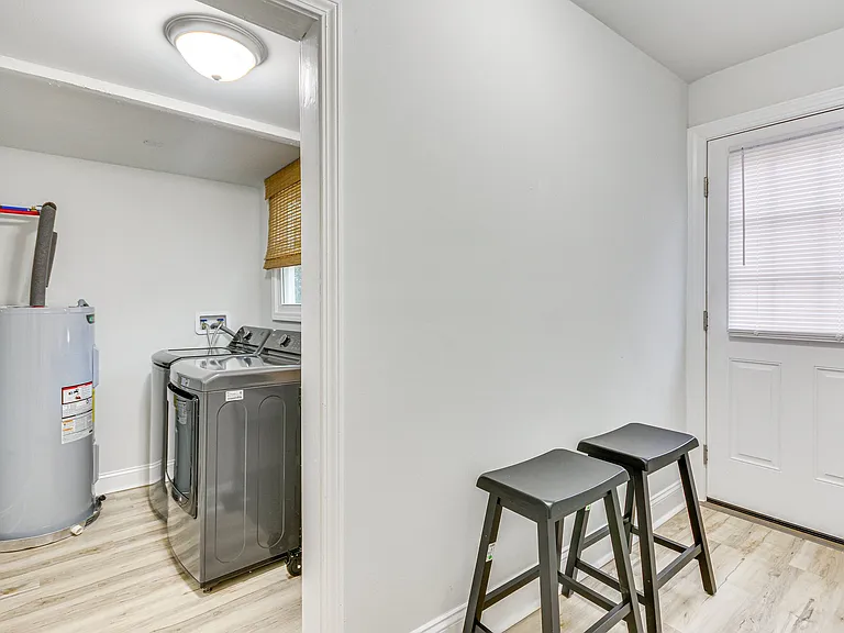 517 Ellwood Dr — Photo 3