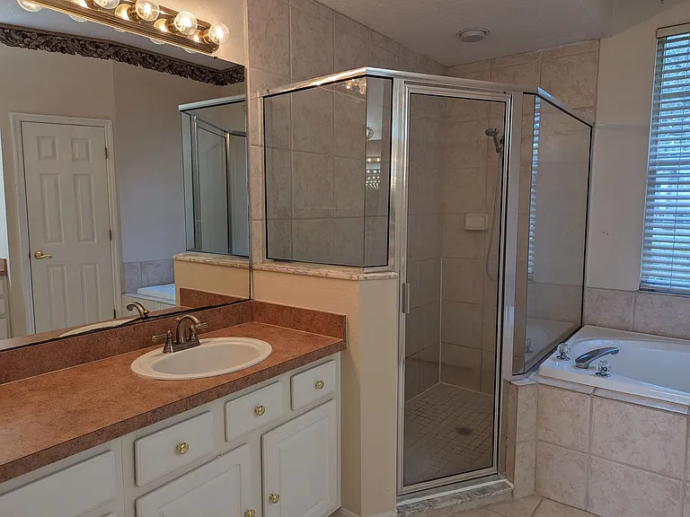 7209 Colonial Lake Dr — Photo 28