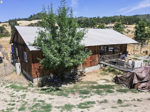 194 E Willis Creek Rd, Winston, OR 97496