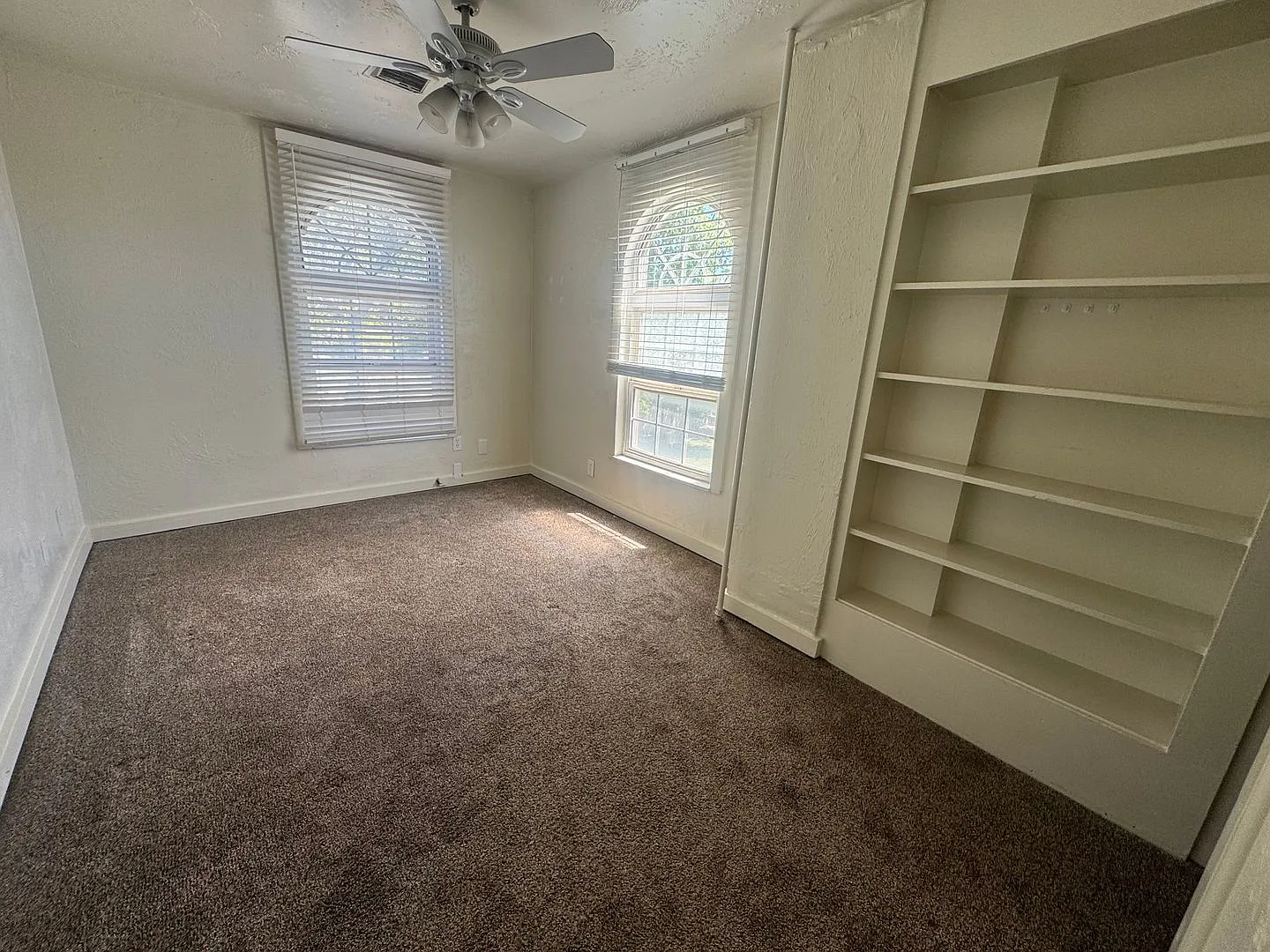 Beautiful 2 bedroom for rent in SLC! — Photo 3