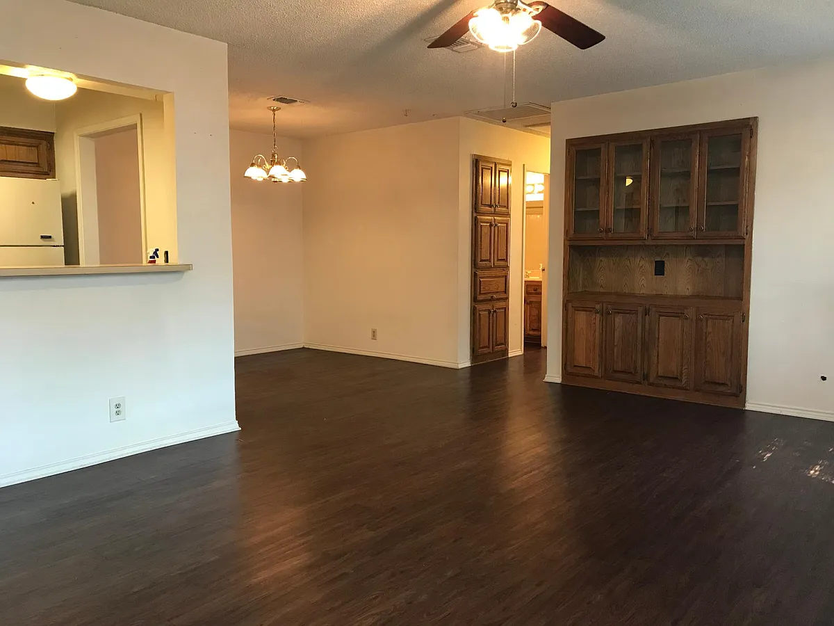 Living room view - 320 Gardenview St